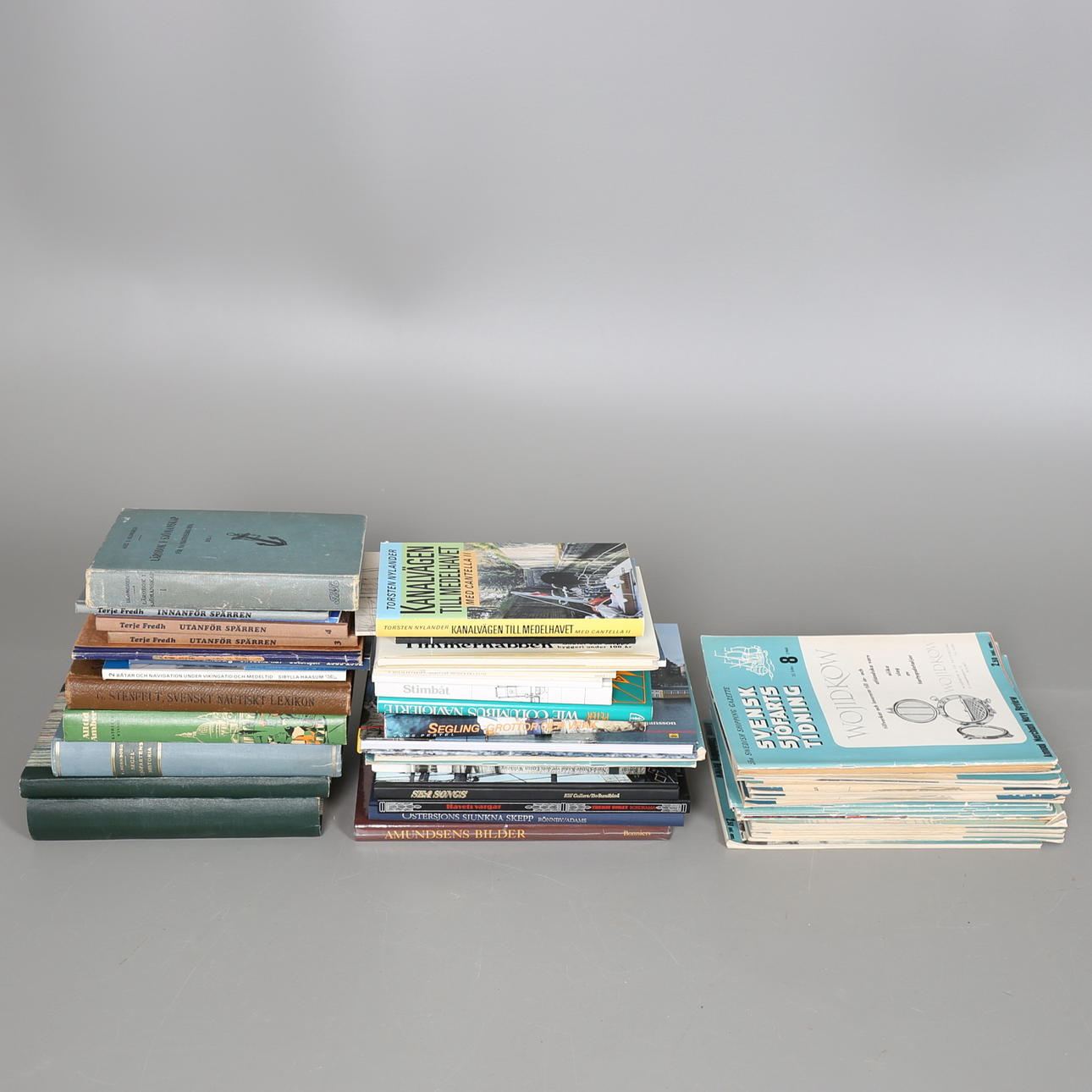 PARTI BÖCKER, nautisk litteratur, ett 40-tal, bl a Nautiska och Logaritmiska tabeller, E.G. af Klint, Jacob Bagges söner, Stockholm, 1907.