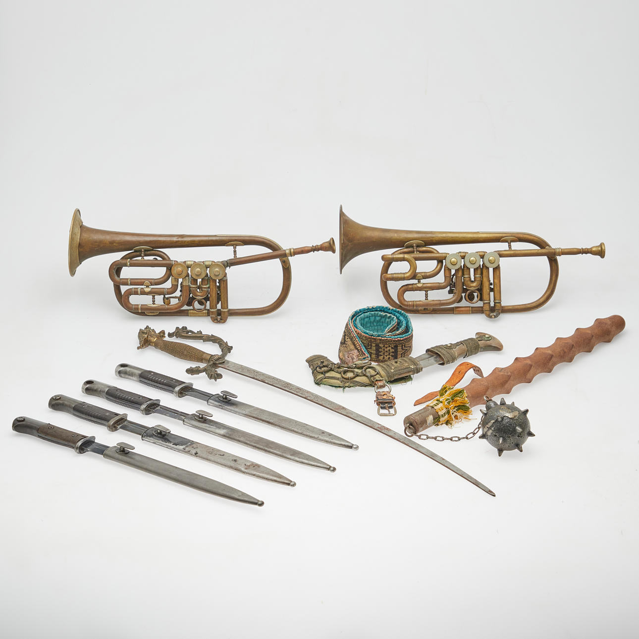 Ti-stykke bundt kant- og stødvåben (10).