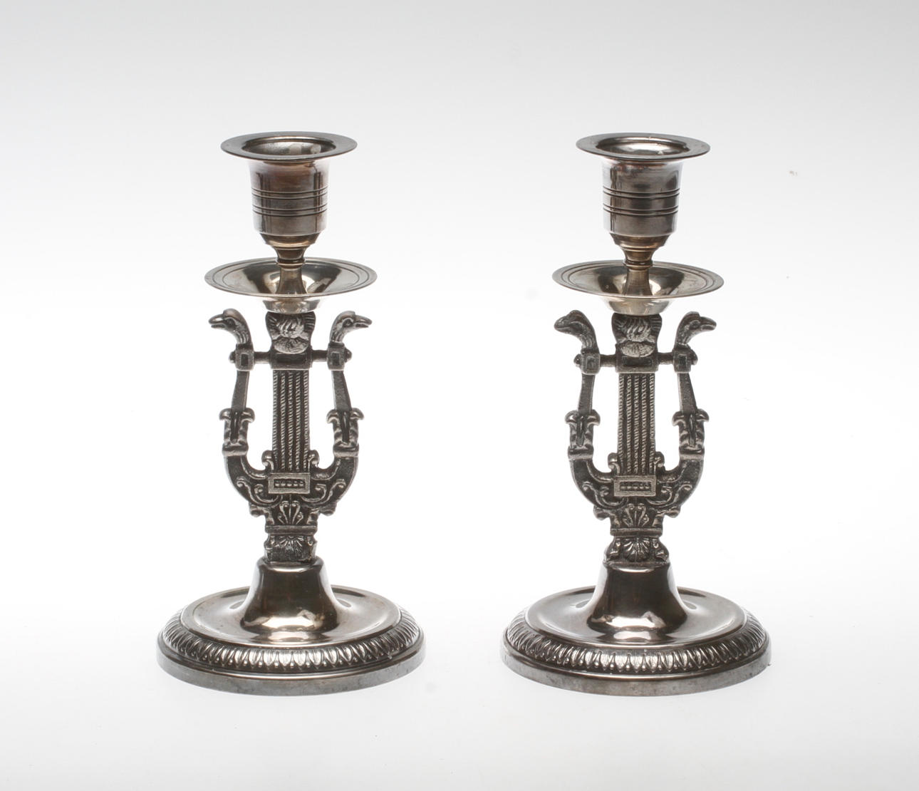 LJUSSTAKAR, ett par, nysilver, empirestil, 1900-tal.