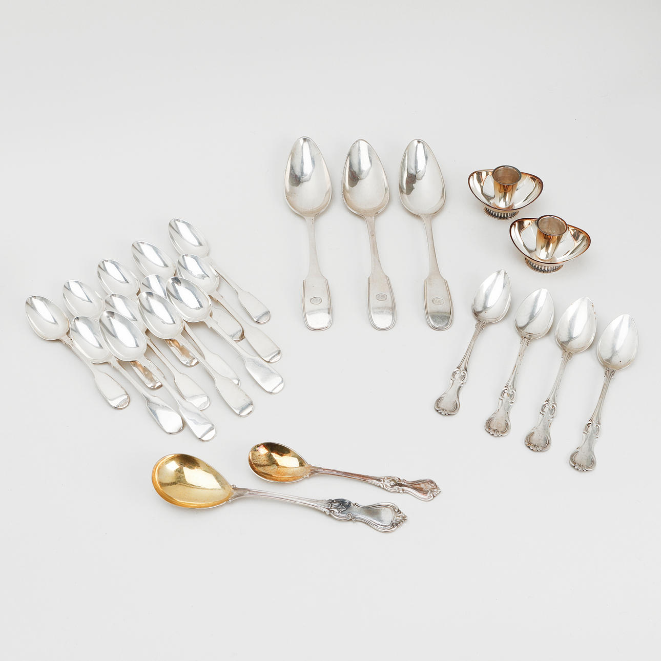 SILVER OBJECTS, 22 parts, weight 615 grams.