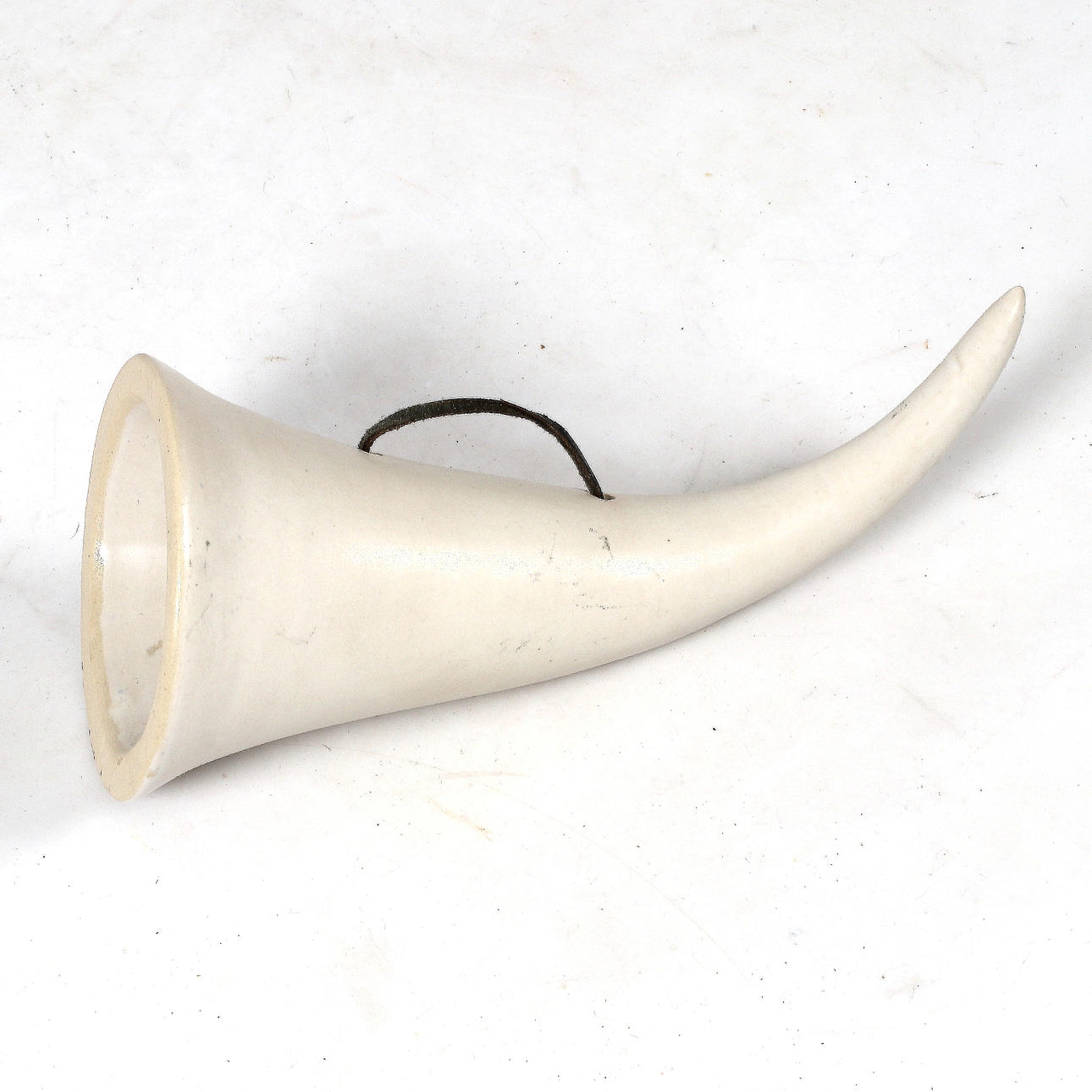 VÄGGDEKORATION/HORN, stengods, 1900-tal.