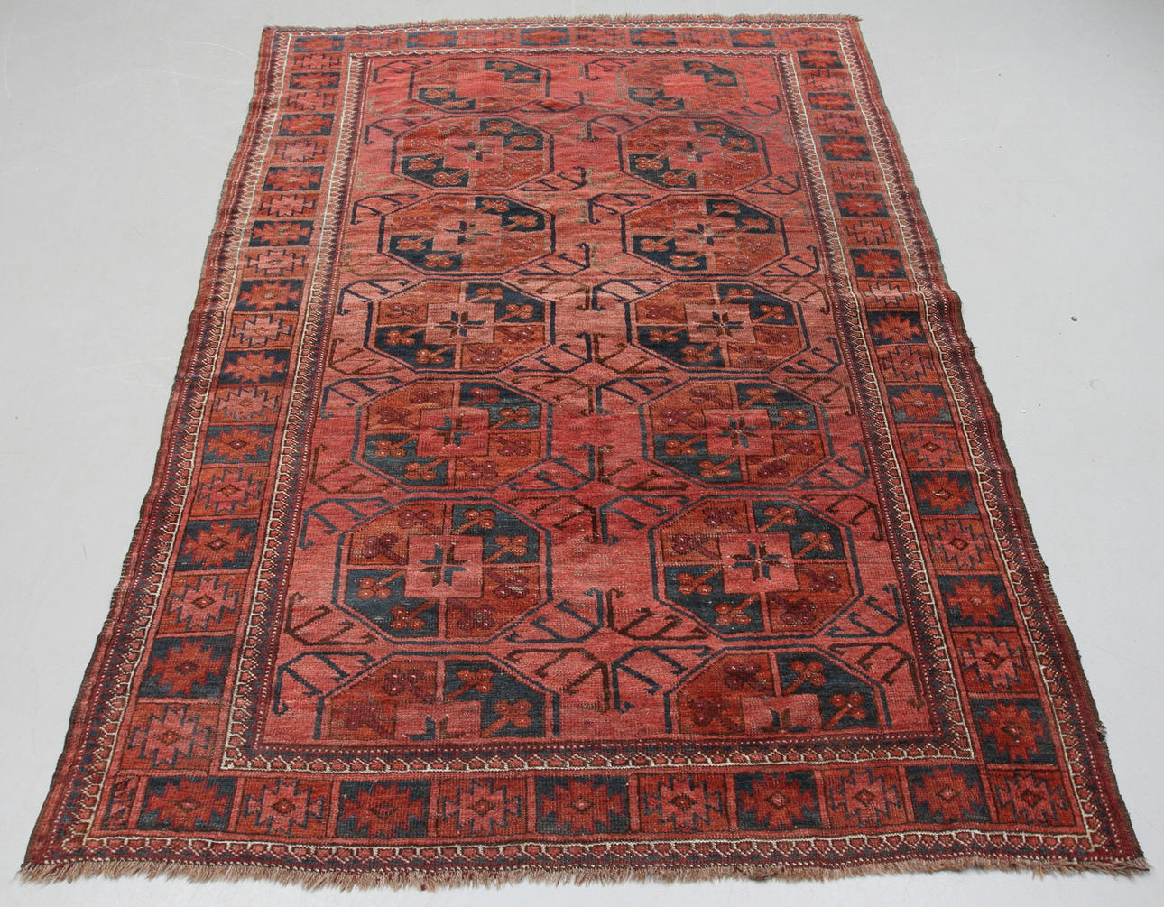 MATTA, orientalisk, ca 187/197 x 132/140 cm.