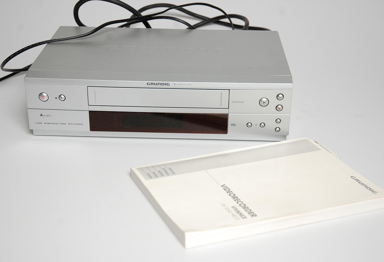VIDEO, VHS, "Grundig" GV 3242 NIC / 2.
