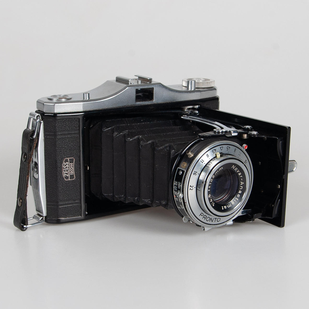 MEDIUM FORMAT CAMERA. 6x9, Zeiss IKON Reticle. Germany, 1900s.