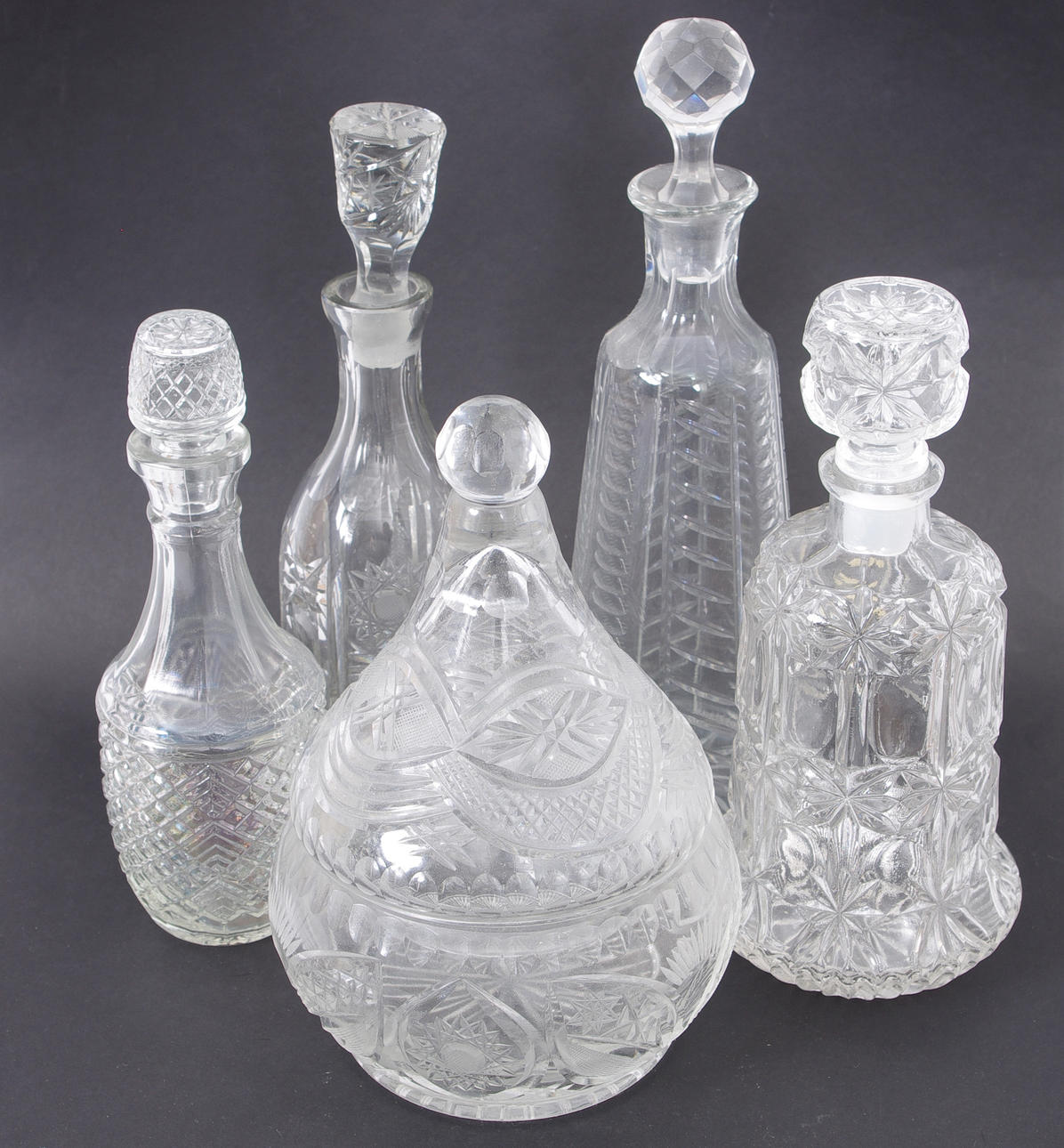 4 KARAFFER SAMT LOCKSKÅL, glas/kristall.