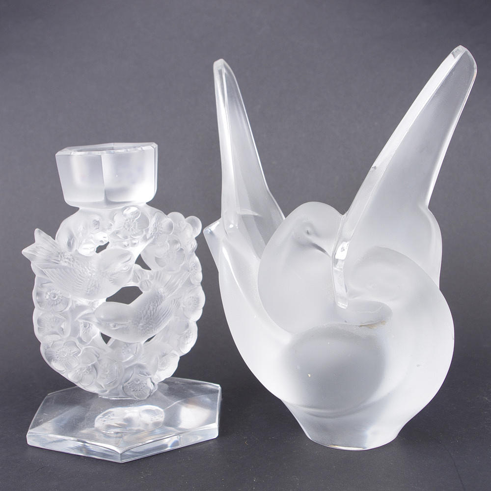 SKÅL SAMT LJUSSTAKE, Lalique, Frankrike.