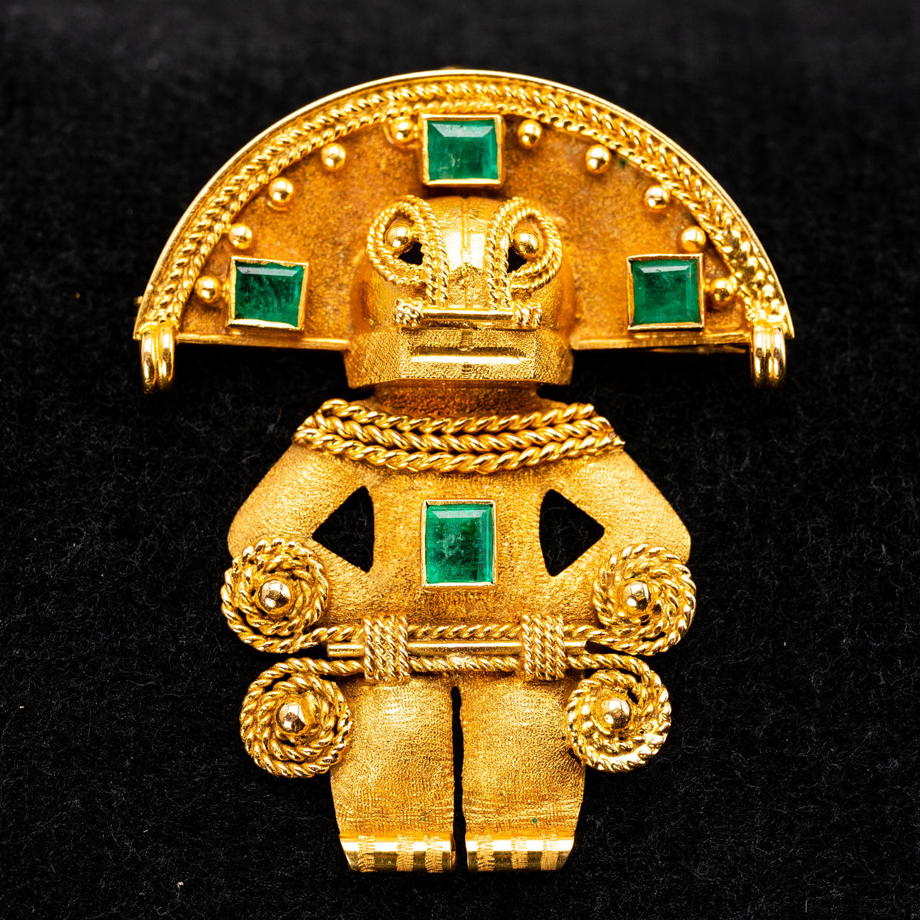 Broche/dije con forma de figura maya.