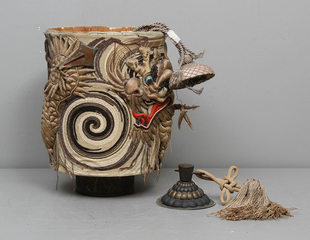 TAKLAMPA, Kina, 1800/1900-tal, total höjd ca. 120 cm.