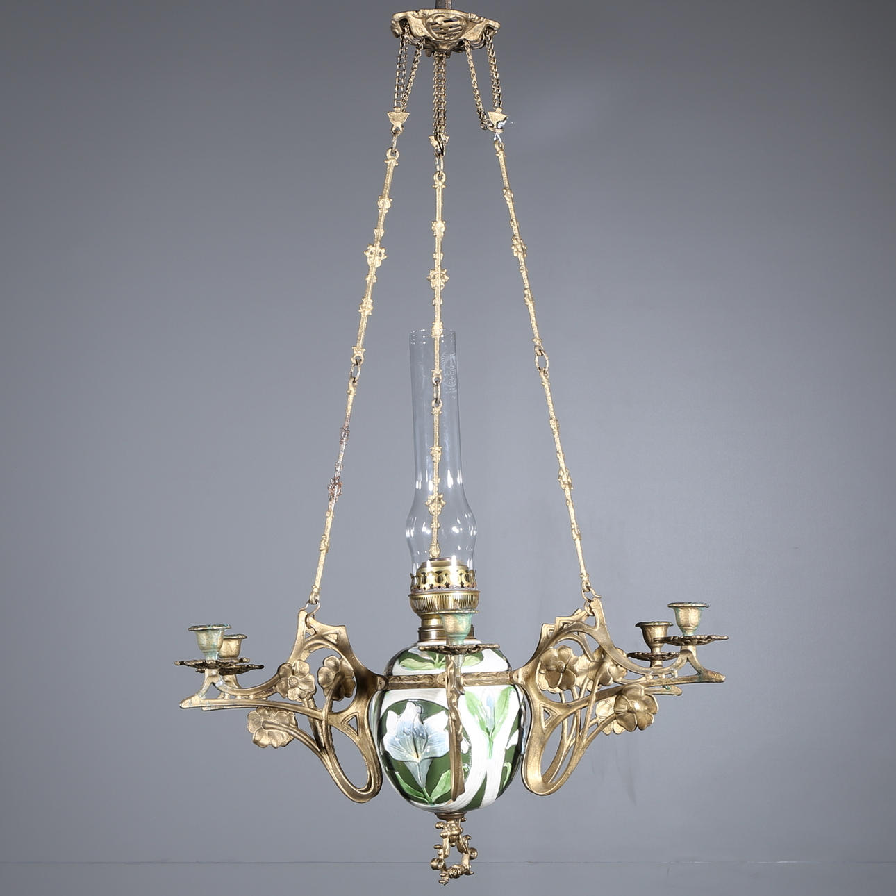 TAKFOTOGENLAMPA, Majolika. 1900-talets första del.