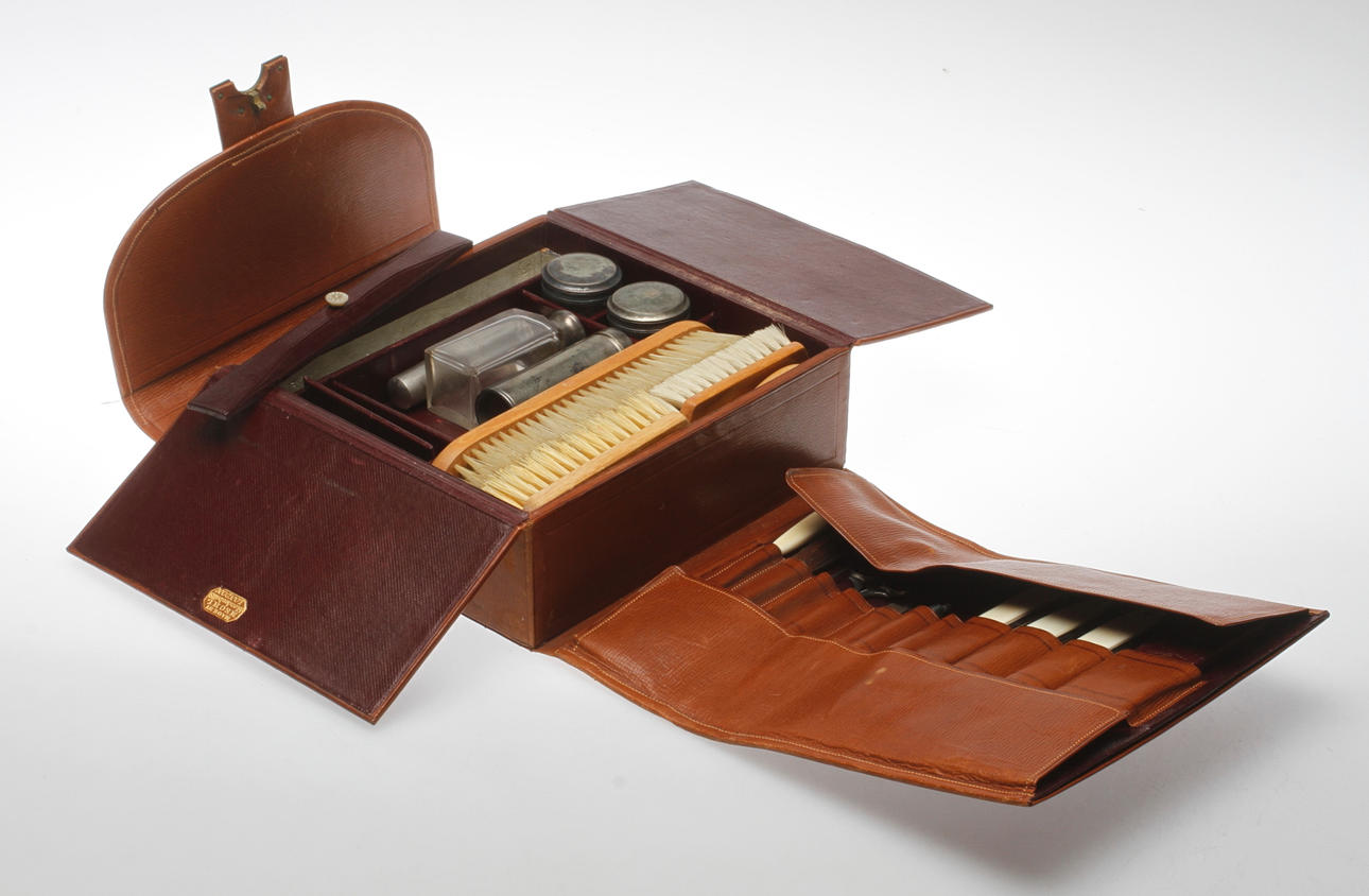 BARBERARSET, 18 delar, 1800-1900-tal.