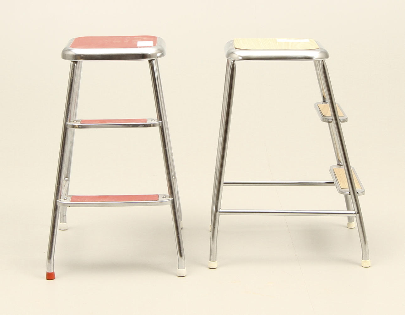 STEGPALLAR, 2 st, 1960-tal.