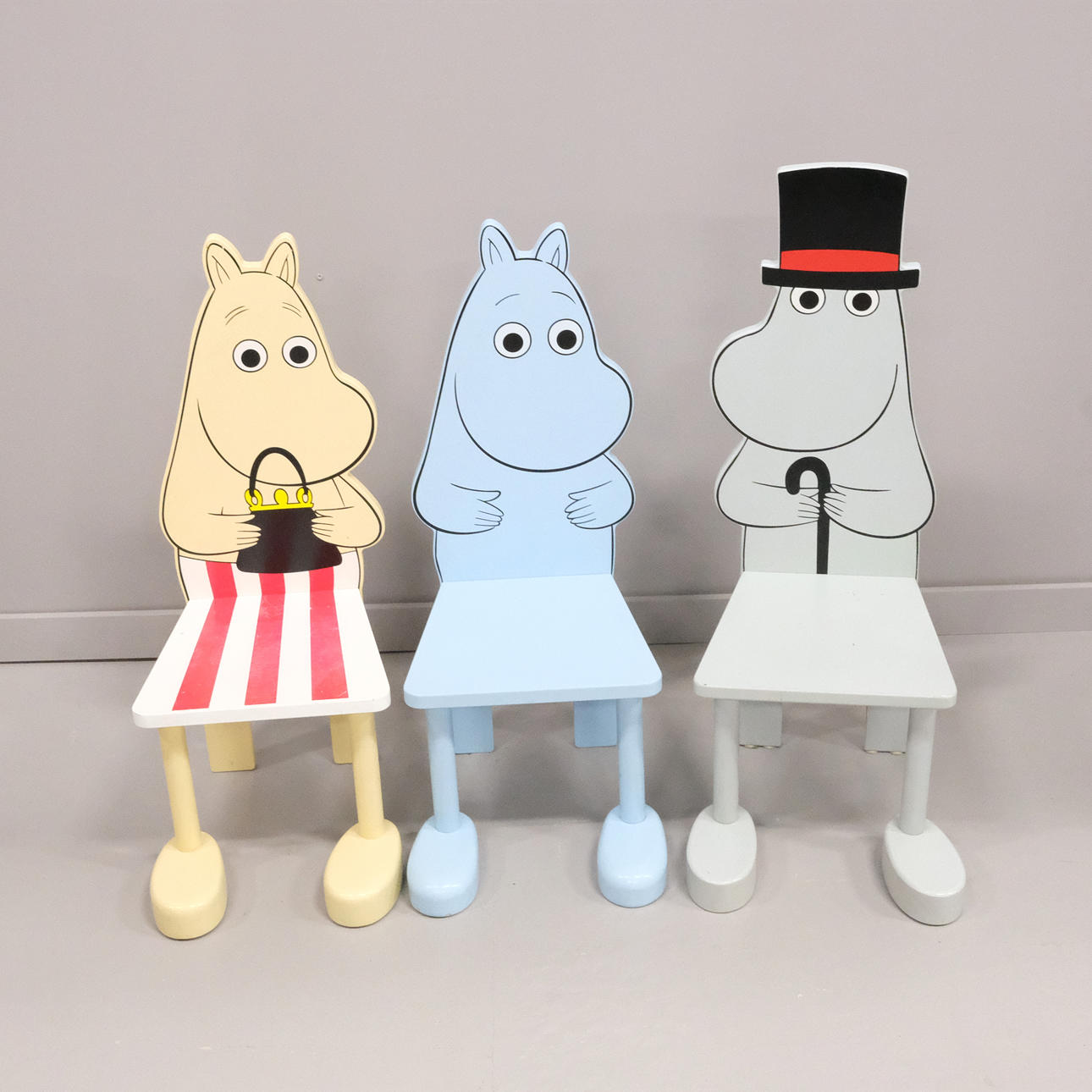 KOLME LASTEN TUOLIA, MUUMI.