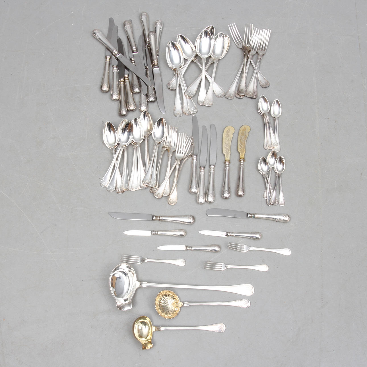 BESTICK, ca 75 delar, nysilver, modell gammal fransk, olika fabrikat.
