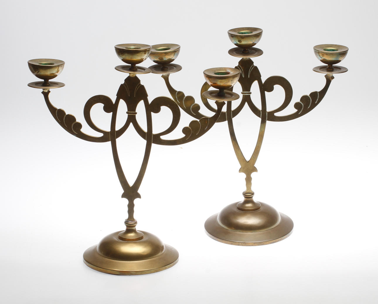 KANDELABRAR, ett par, mässing, jugend, 1900-talets första hälft.