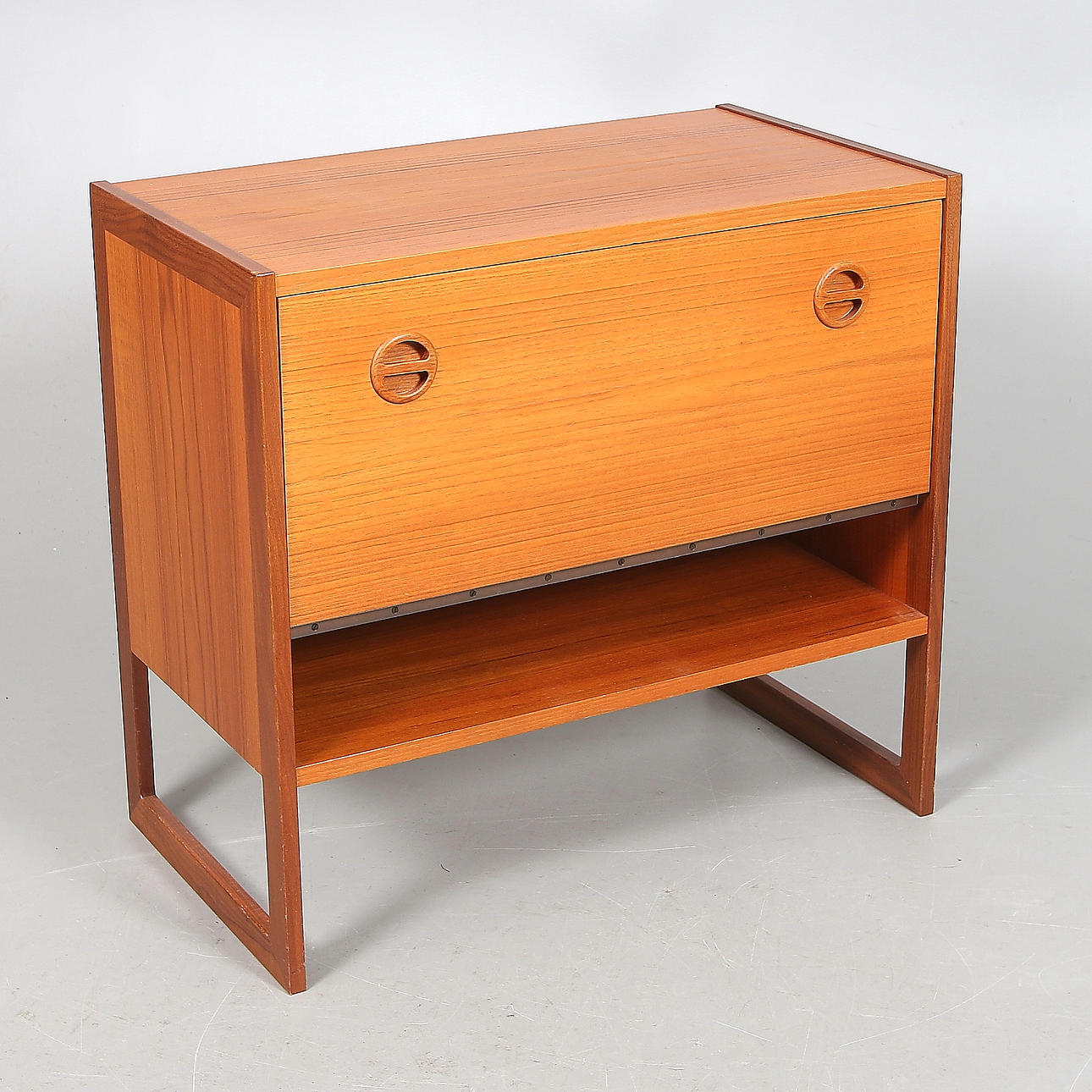 GRAMMOFONSKÅP, "Domino", Ark. Arne Wahl-Iversen för Ikea 1960-tal.