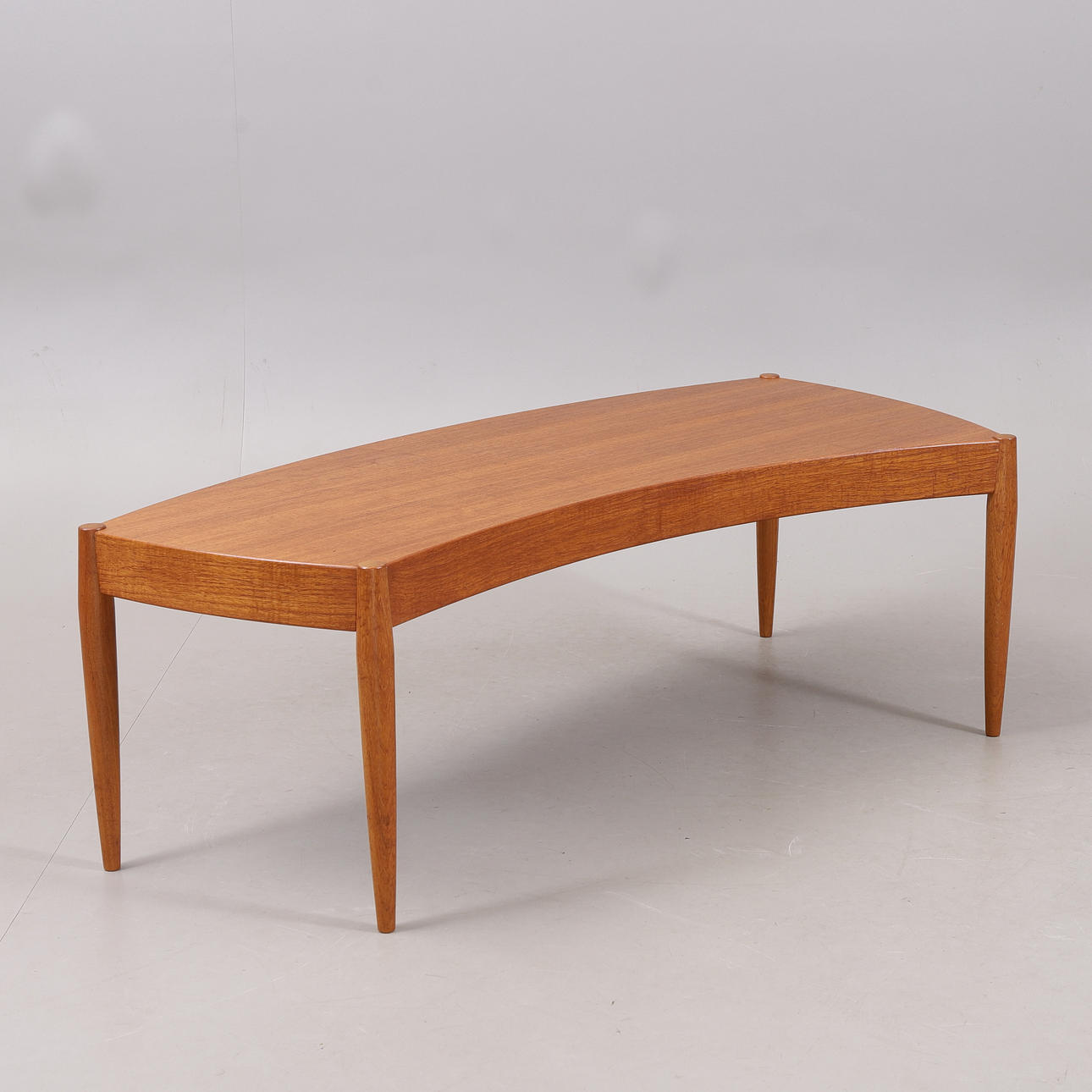 JOHANNES ANDERSEN. Couchtisch, Teak, Trensum. 1960er.