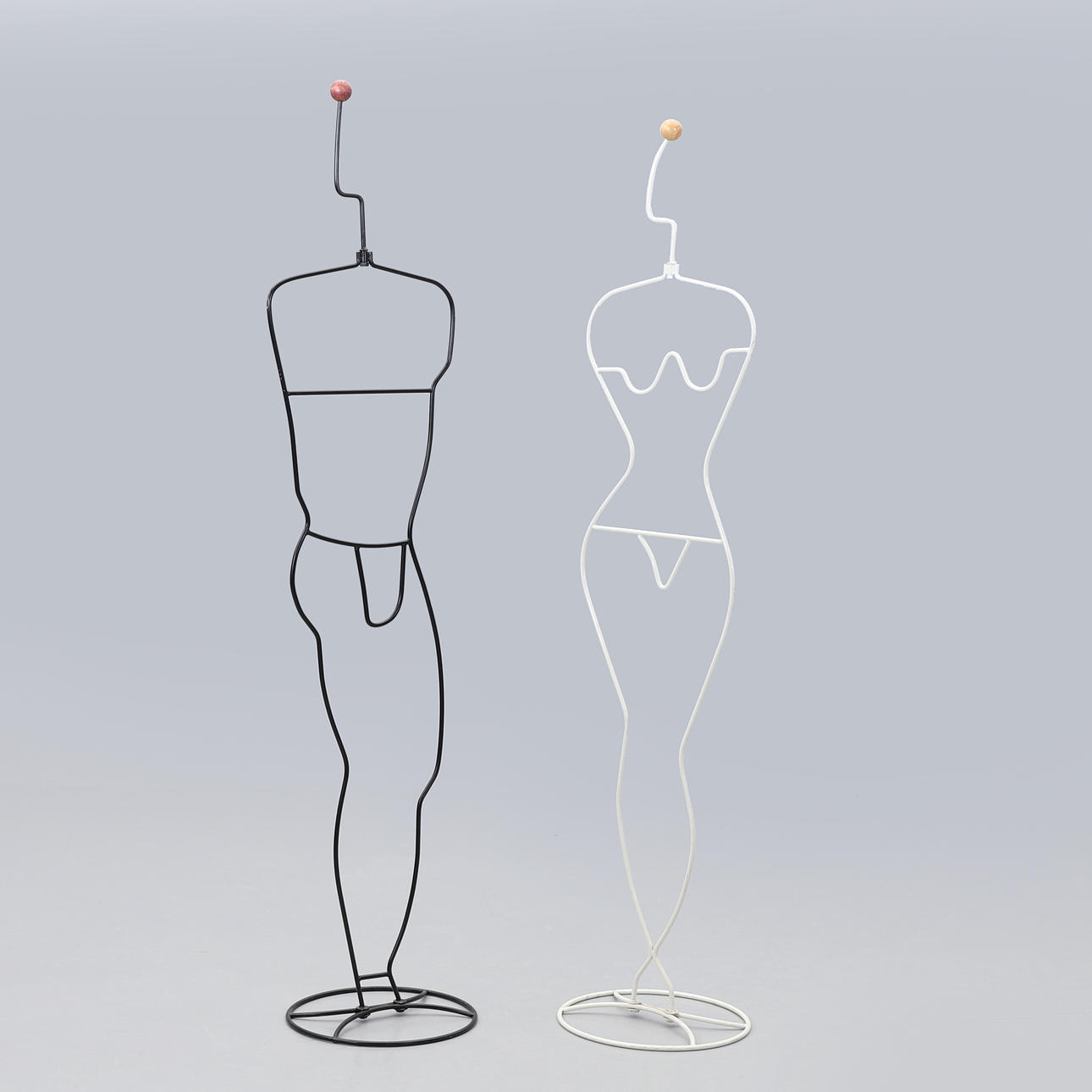 EHLÉN JOHANSSON. "HÄPEN", et par bøjler, IKEA 1990'erne.