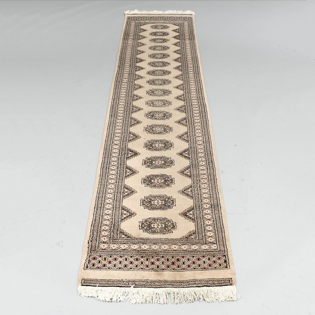 ORIENT CARPET, Jaldar, 359 x 71 cm.