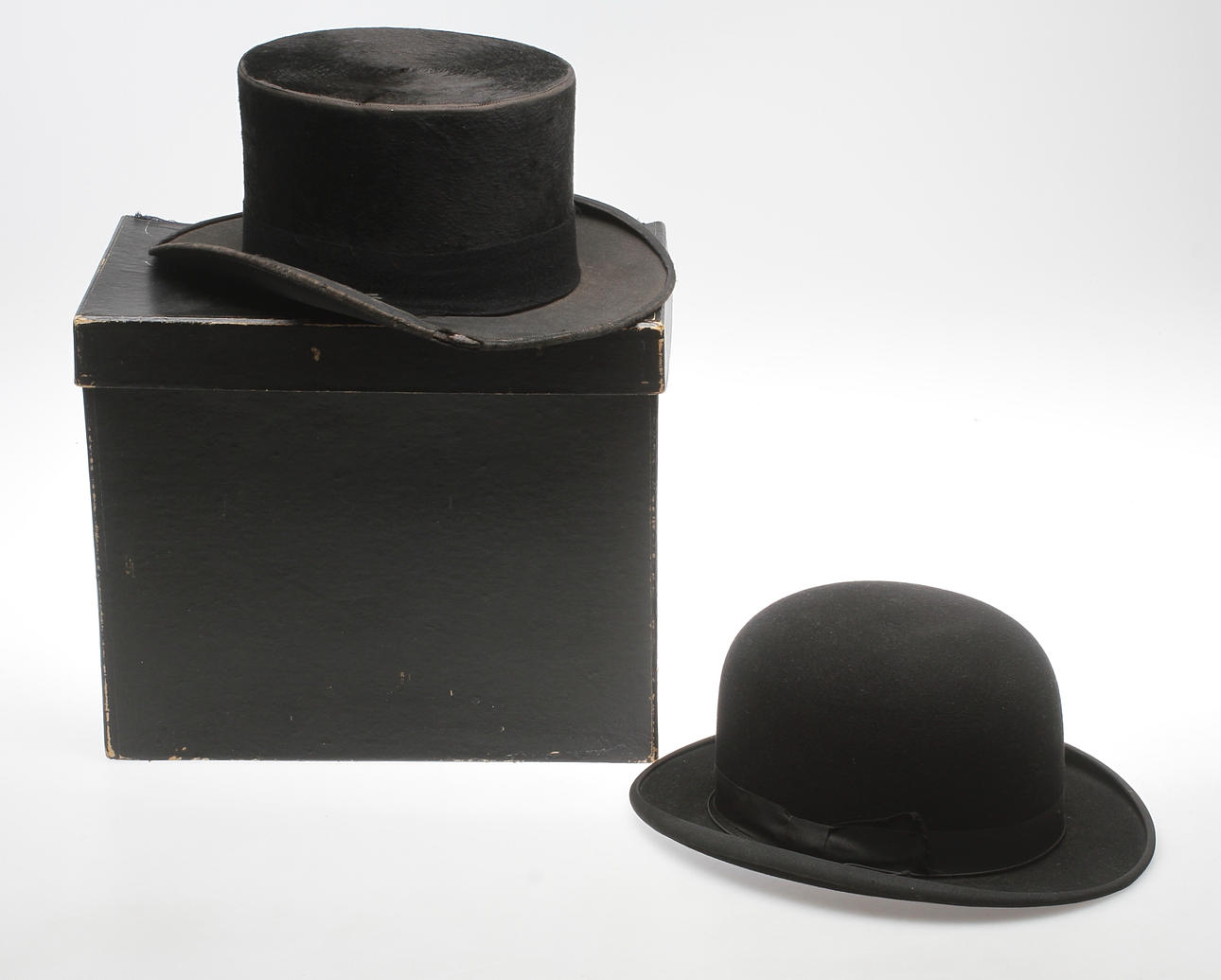 HATTAR, 2 st, Böhm och Ambassador, 1900-tal.