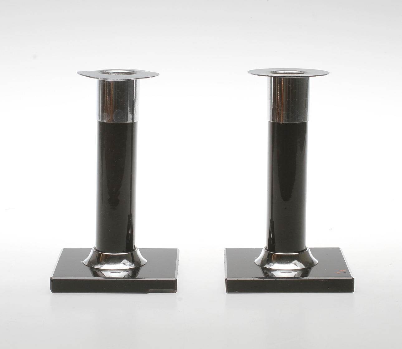 LJUSSTAKAR, ett par, glas och metall, art deco, 1900-tal.