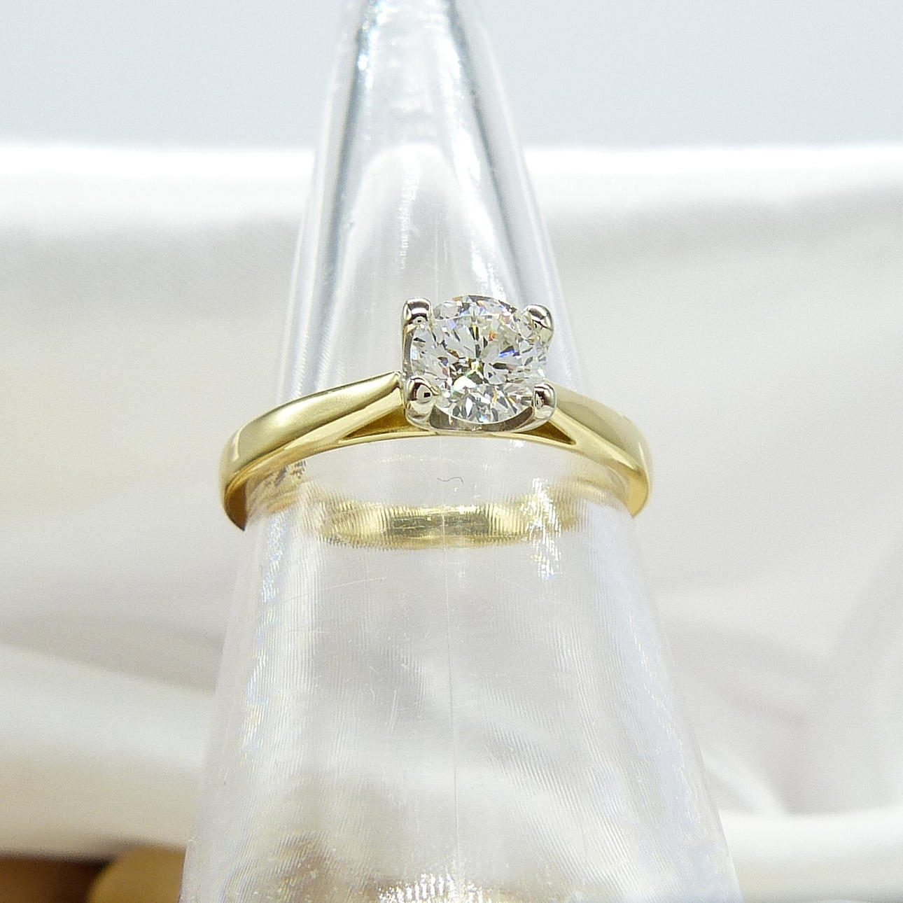 Anillo DIAMANTE 0.52CT, color G.