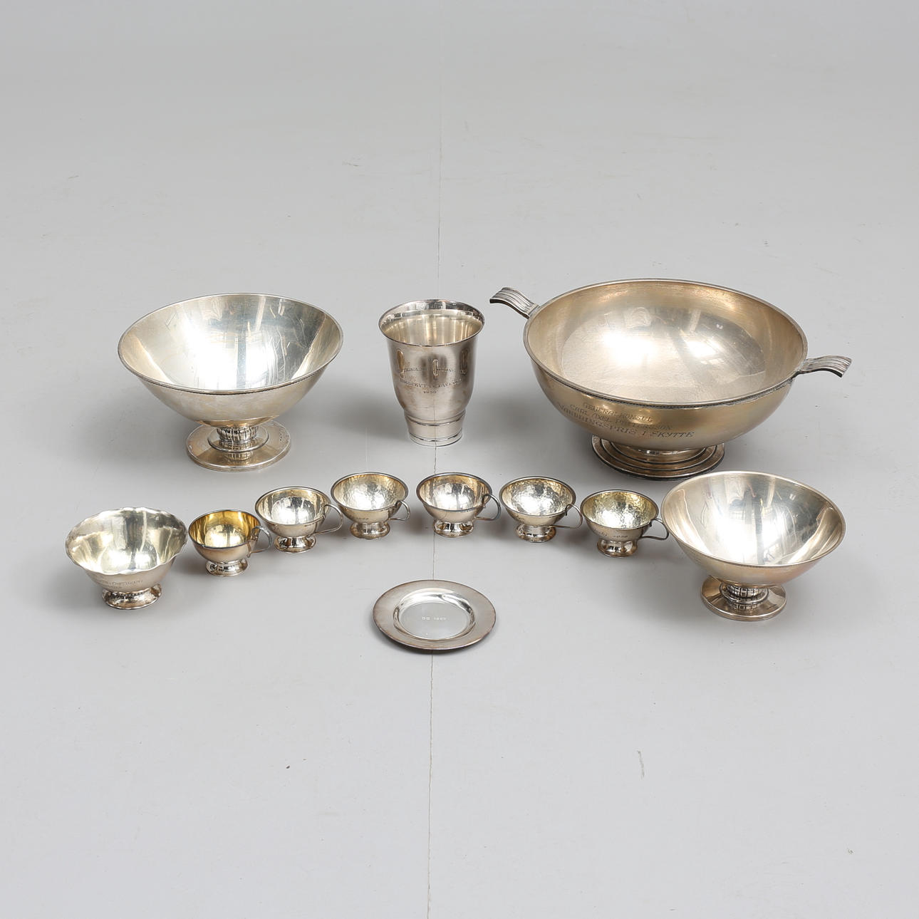 SILVERFÖREMÅL, 12 st, 1777 gram.