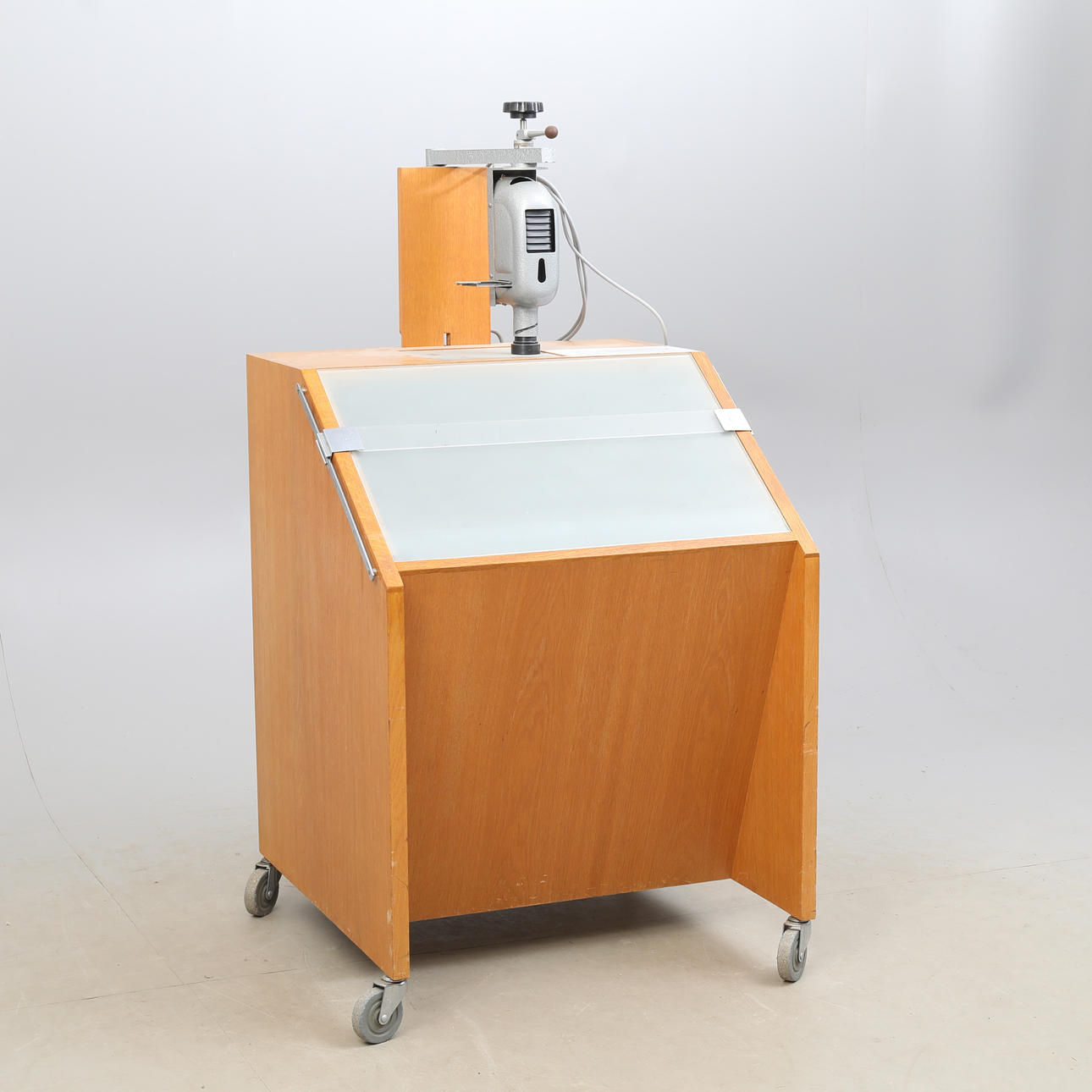 SHELL CHANGE TABLE for Radiotherapy, 1960s.