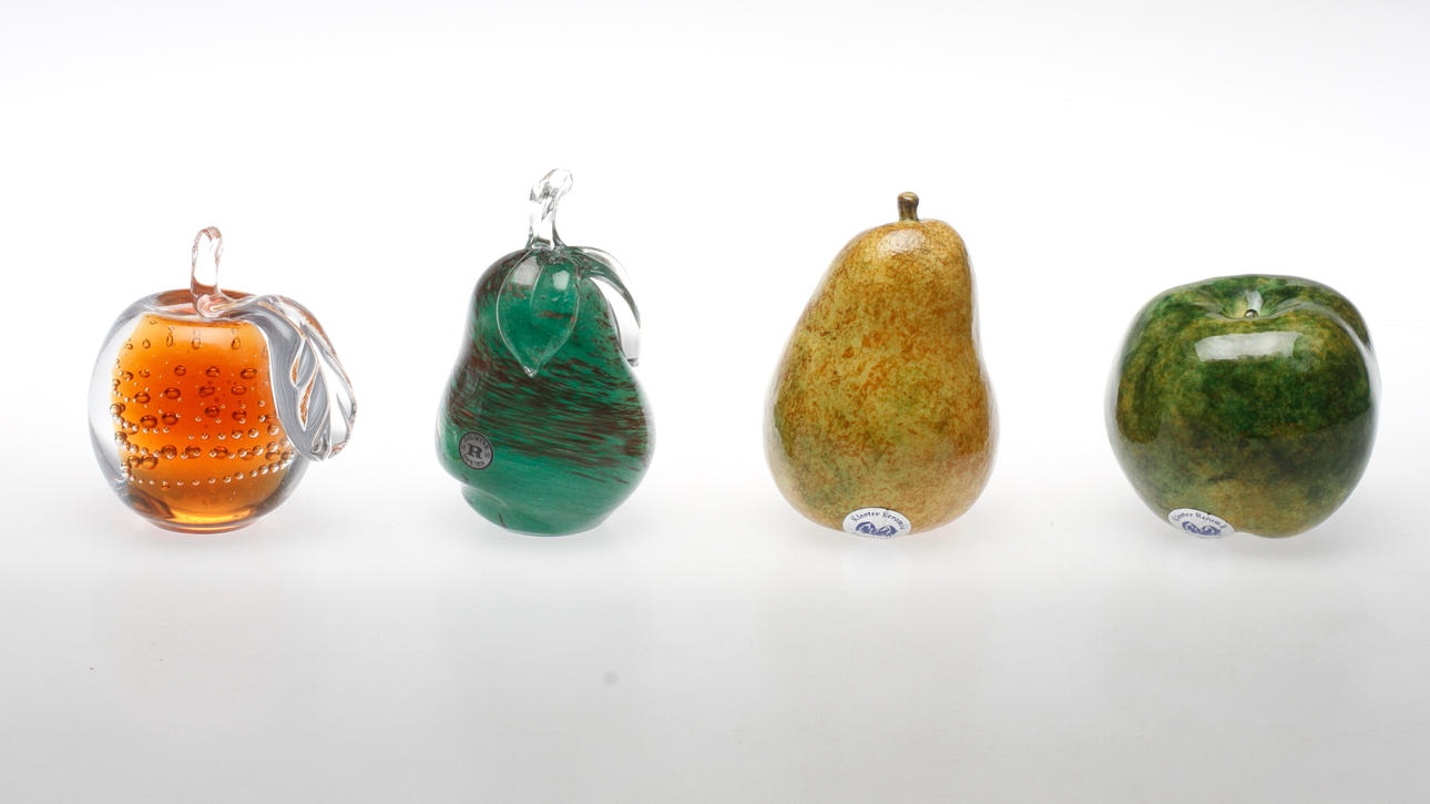 FRUKTER, 4 st, keramik och glas, Kloster keramik och Reijmyre.