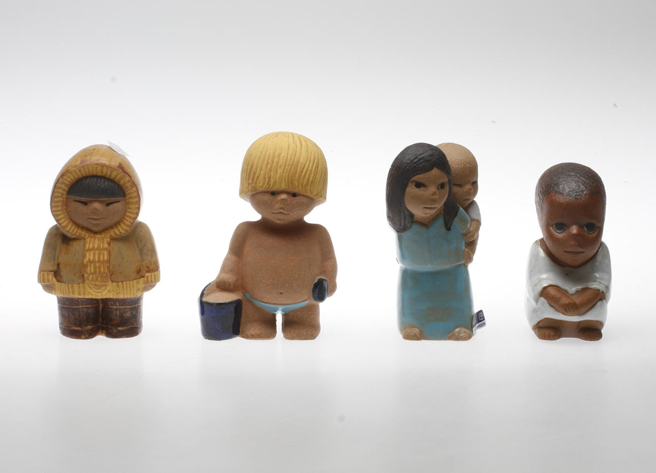 FIGURINER, 4 st, "Alla världens barn", Lisa Larson, Gustavsberg.