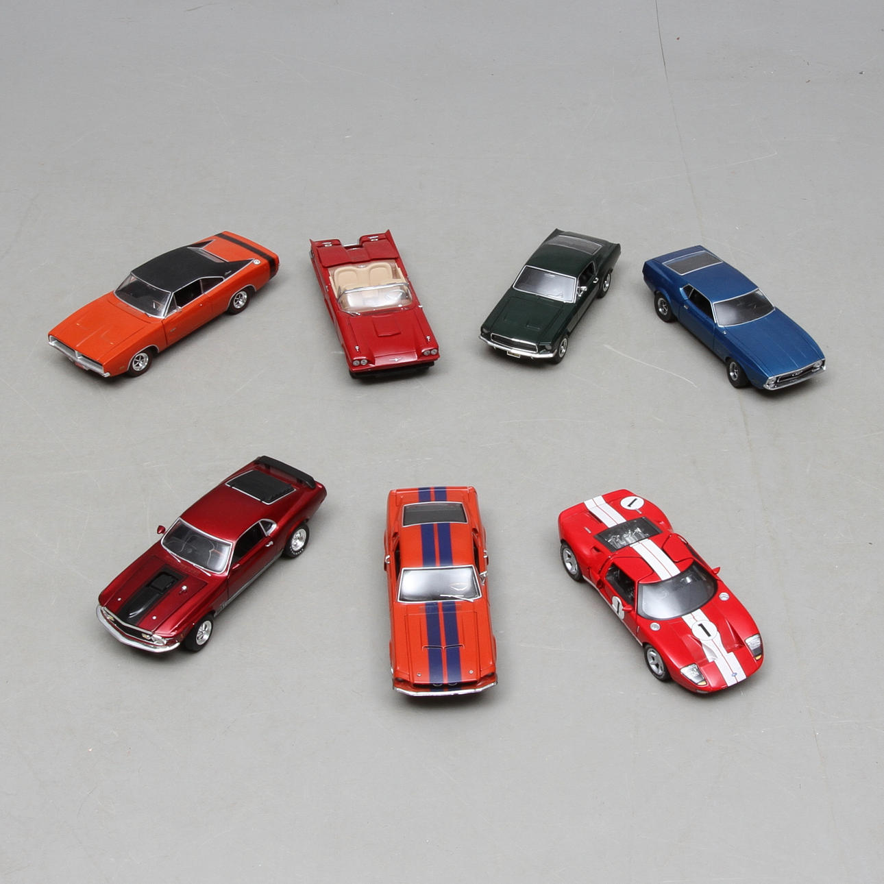BILAR 7 st, bland annat Ertl, Sun Star och Hot Wheels.