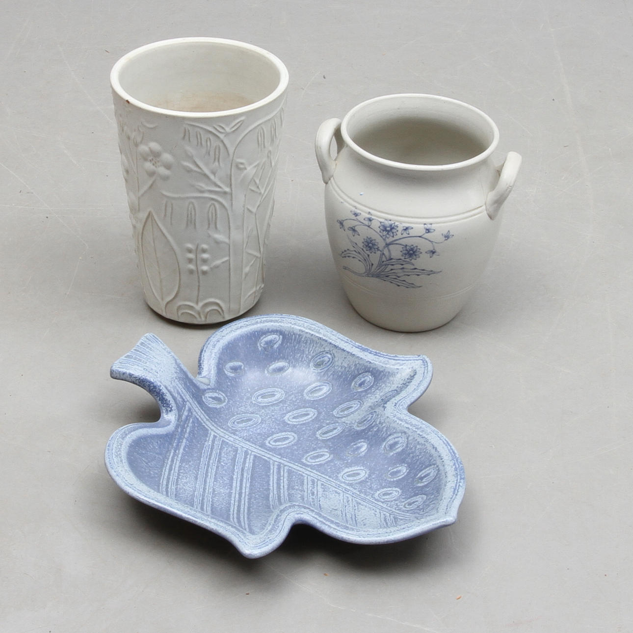 PARTI KERAMIK, 3 delar, Rörstrand, Ekeby och Gustavsberg.