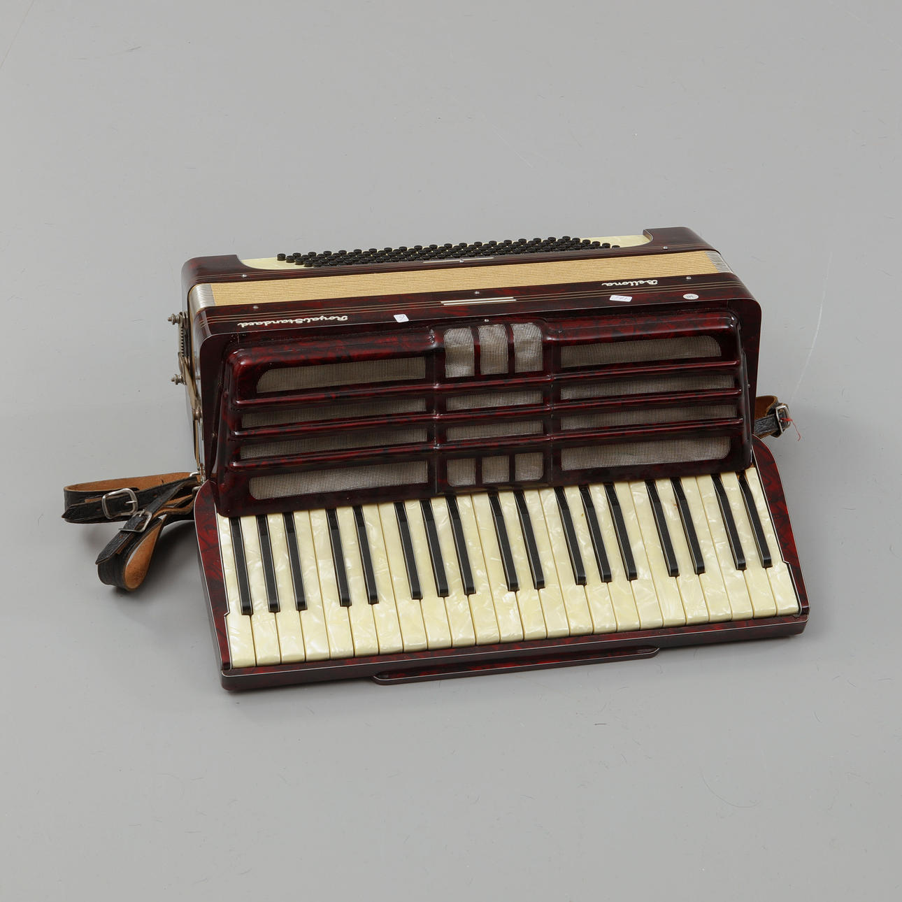 DRAG GAME, Bellona, Royal Standard.