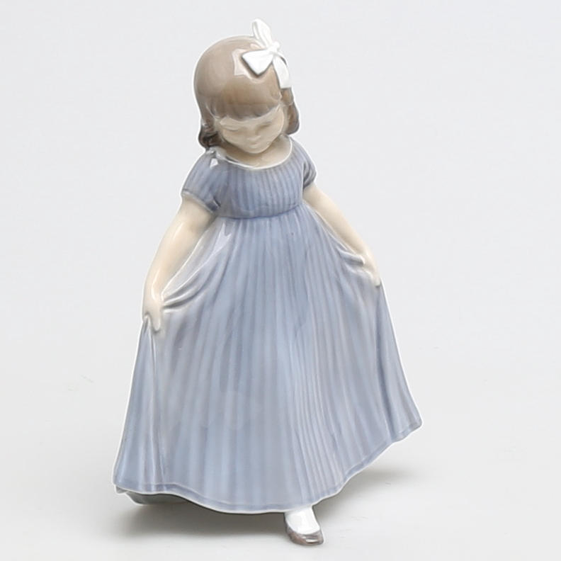FIGURIN i porslin, dansande flicka, Royal Copenhagen, Danmark.