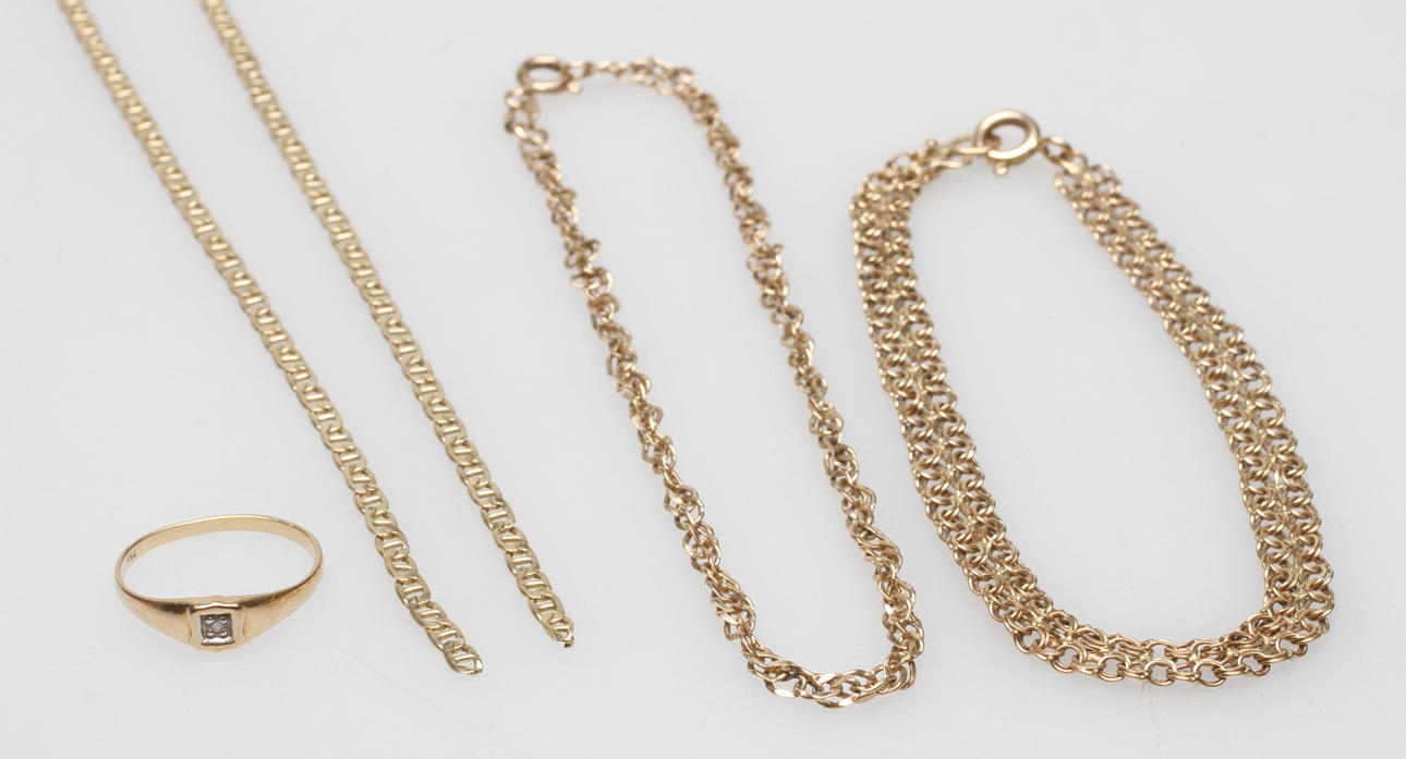 GULDSMYCKEN, 14-18k guld, total vikt ca 10,2 gr.