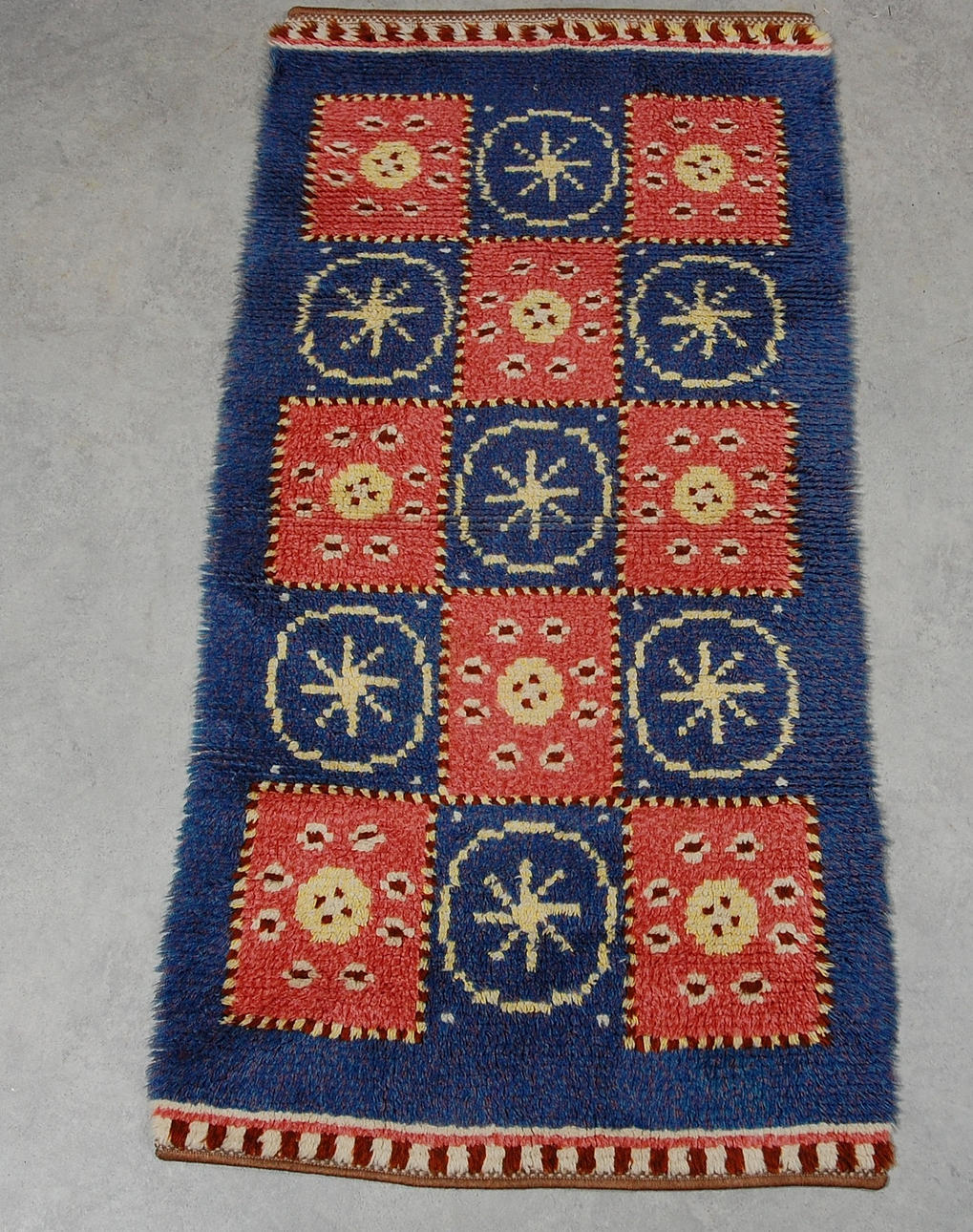 MATTA, rya, 1900-talets mitt, 165 x 81 cm.