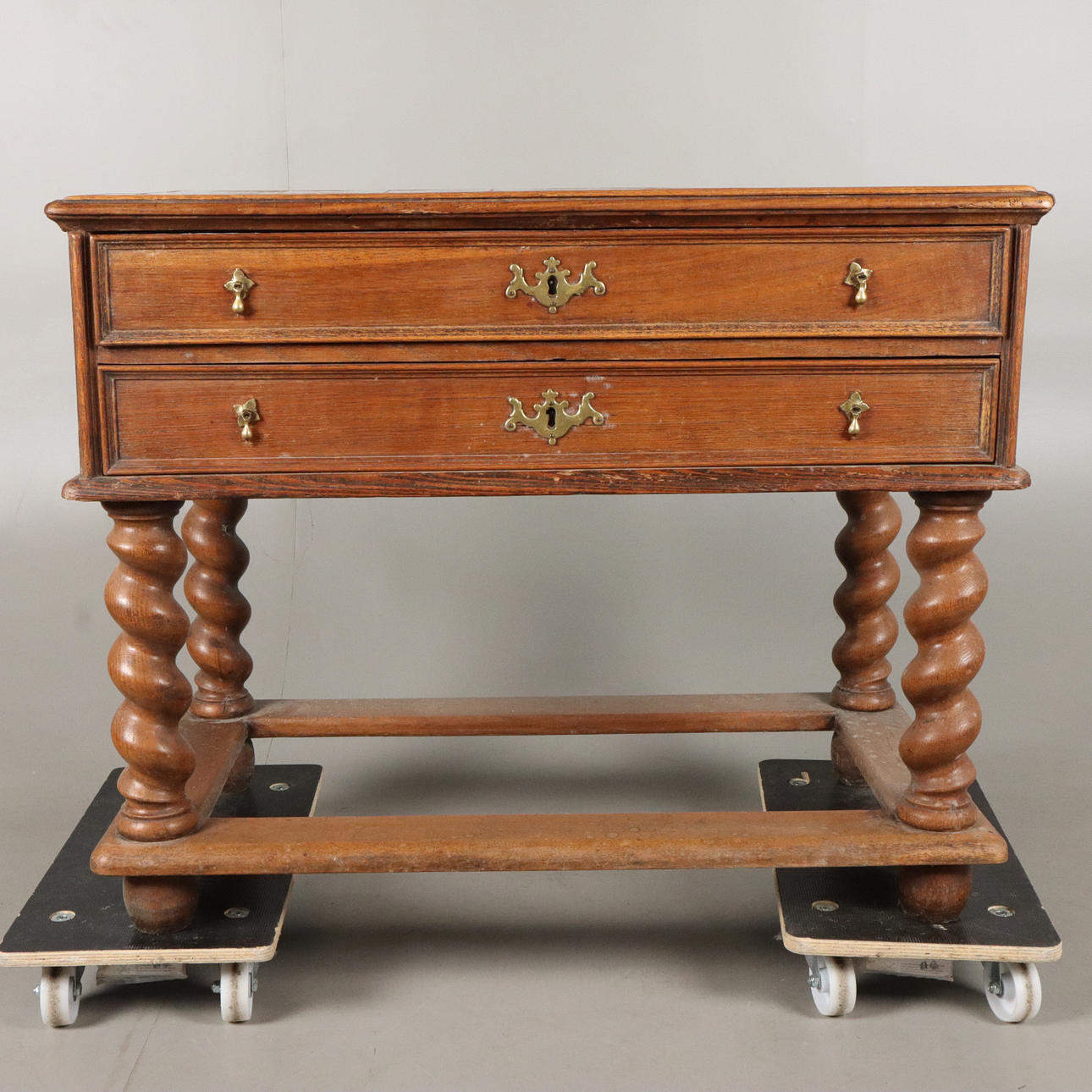 TISCH / BUFFET mit Fliesen, Barock 18. Jahrhundert.