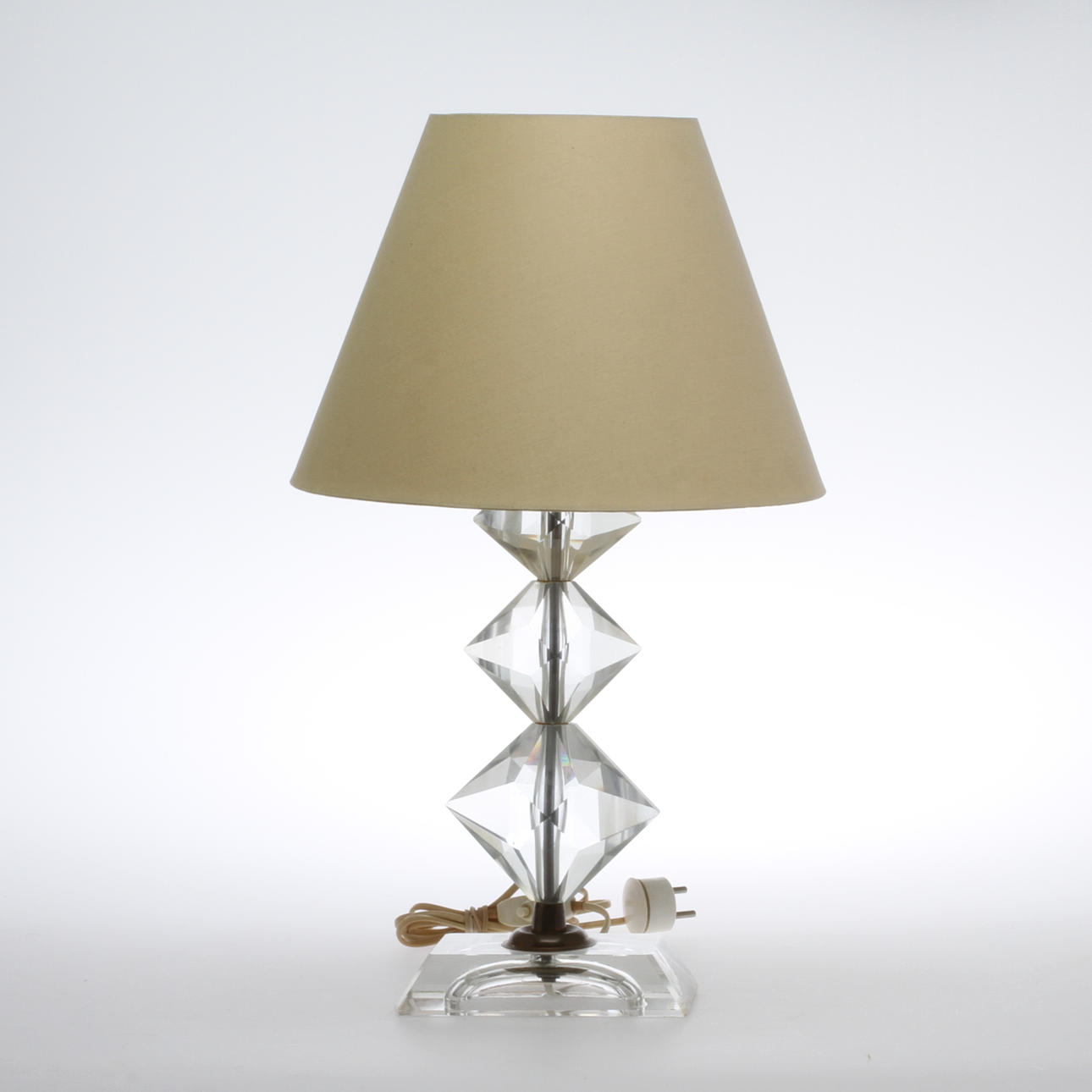 BORDSLAMPA, glas och metall, omkring 1900-talets mitt.