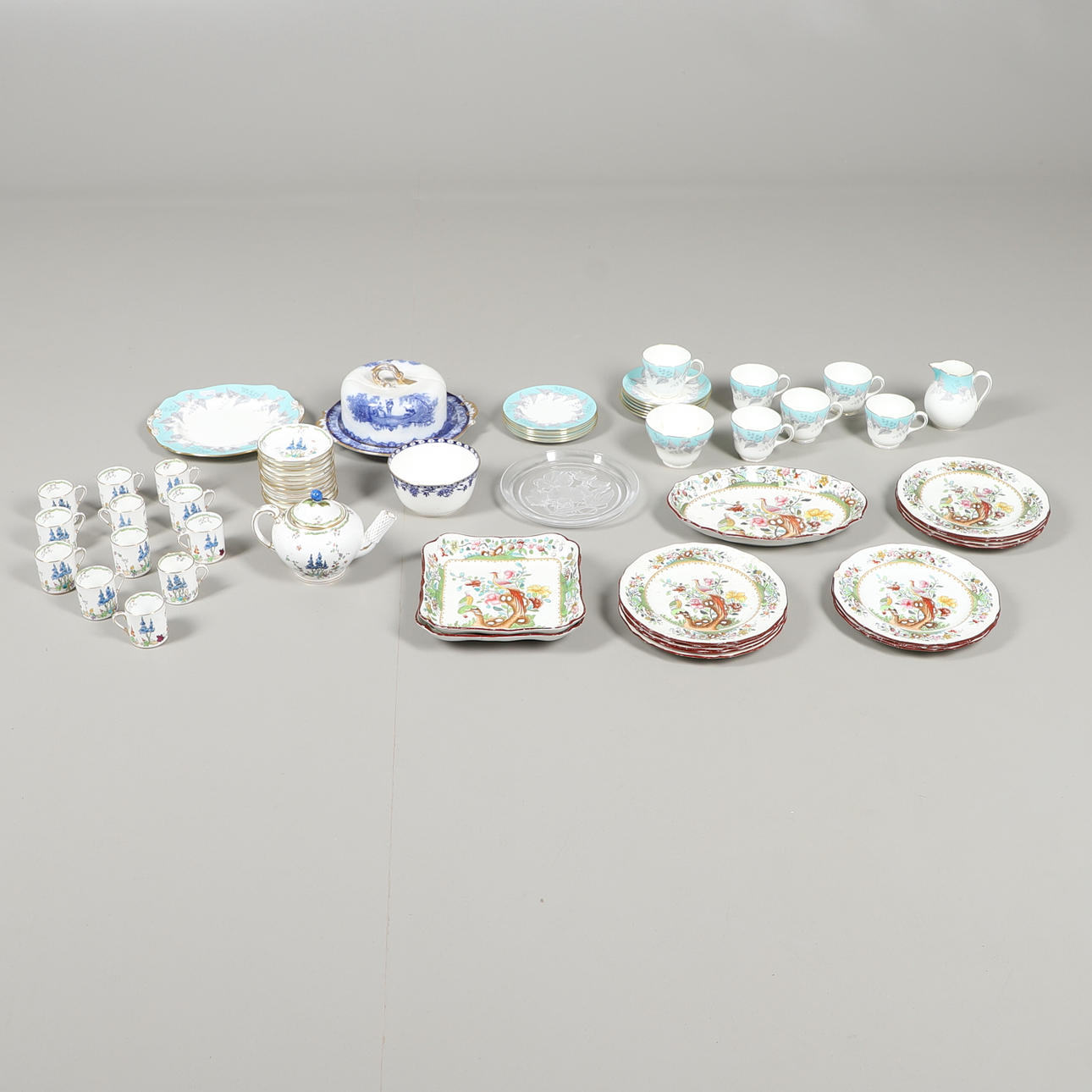 A TUSCAN CHINA 'PLANT' PATTERN TEA SET.