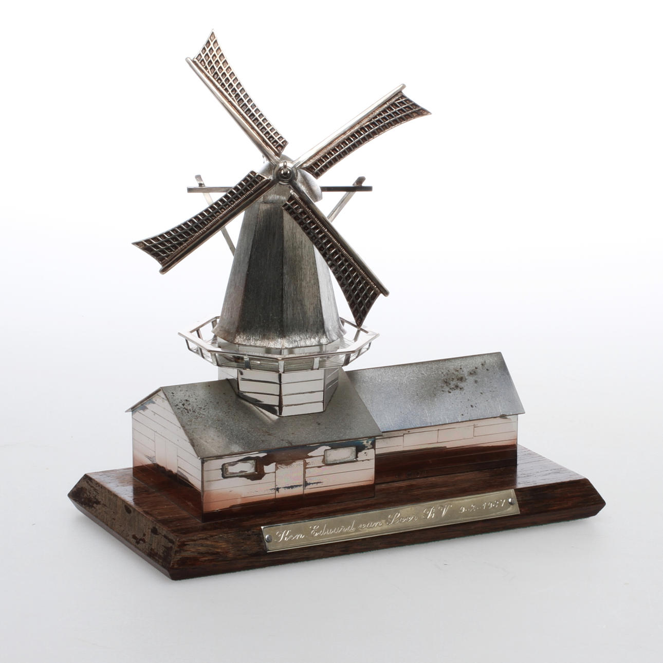 VÄDERKVARN, på träsockel, silver, Holland, 1900-talets andra hälft.