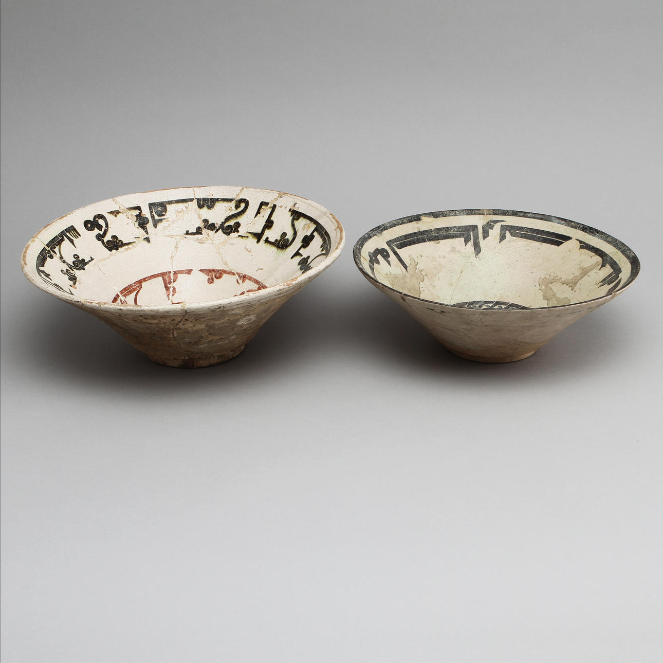 SKÅLAR, 2 st, lergods, Persien, ca 1000 år gamla.