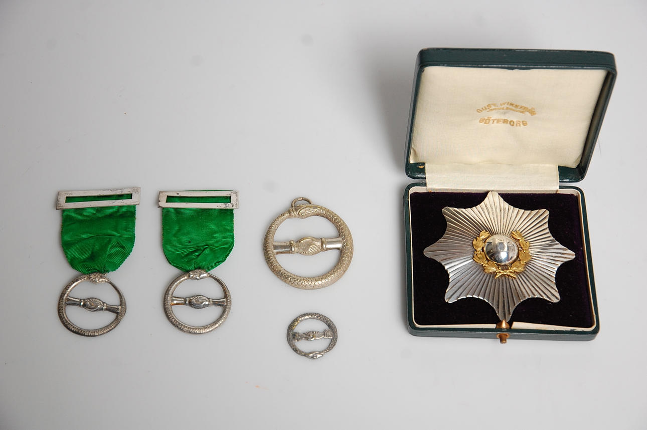ORDENSMÄRKEN, bland annat silver.