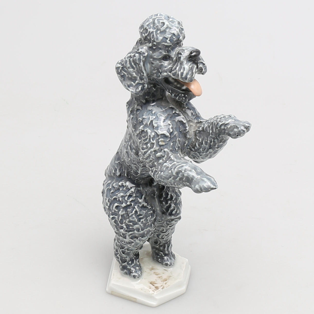 FIGURIN i porslin, stående pudel, Rosenthal, 1900-talets mitt. Tyskland.