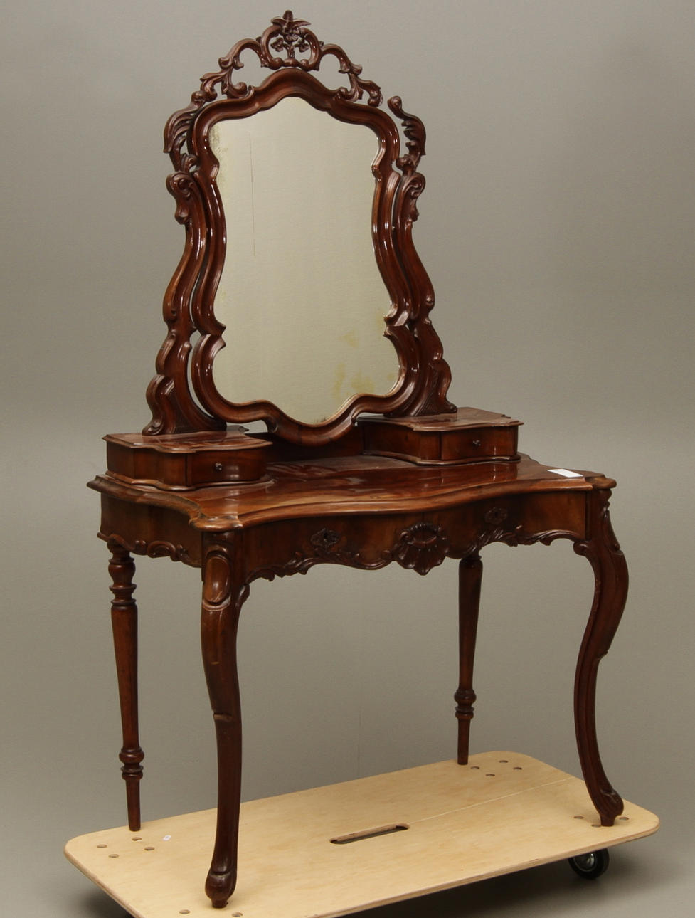 SMINKBORD, nyrokoko, 1800-talets senare hälft.