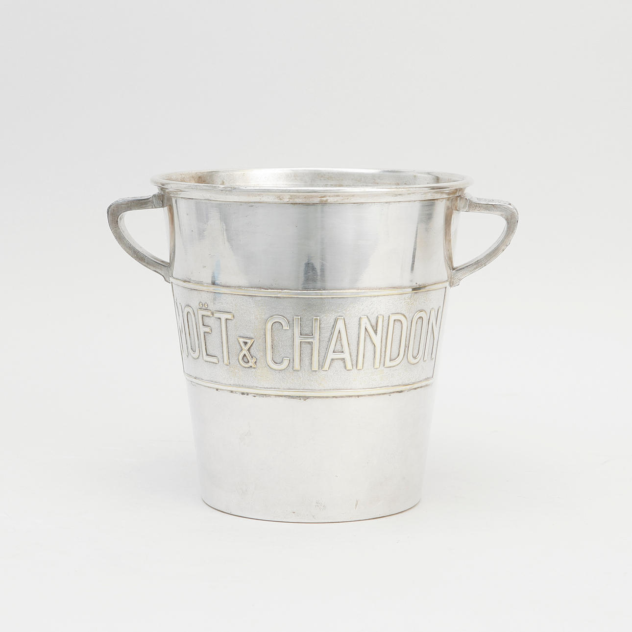 CHAMPAGNEKYLARE, Moët & Chandon.