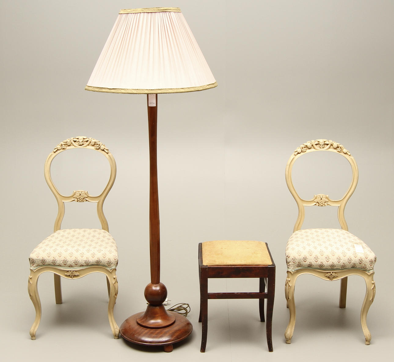 STOLAR, 2 st, nyrokoko, samt GOLVLAMPA och PALL 1900 tal.