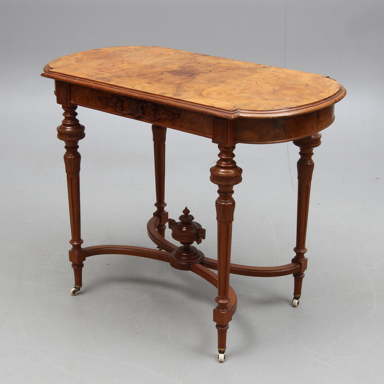 SALONGSBORD, 1800-tal.