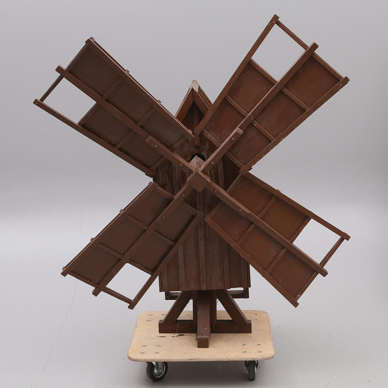 TUULIMYLLY, puinen, puutarhaan.