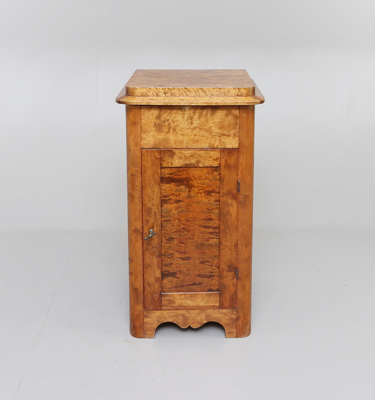 KOMMOD, tidigt 1900-tal.