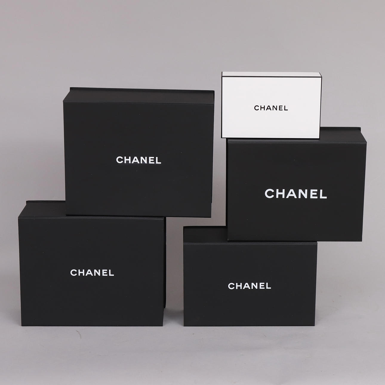 CAJAS, 5 piezas, Chanel.