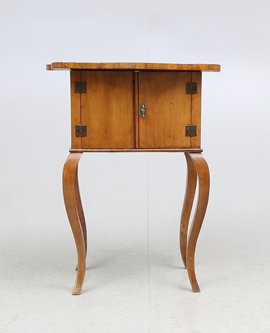 POTTSKÅP, rokoko, 1700-tal.